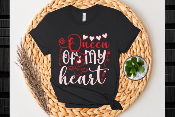 Reviewing the Queen of My Heart SVG Design for Real Stitching